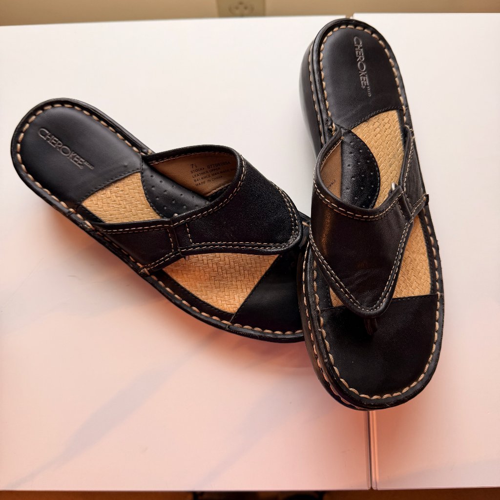 Cherokee Brand Black Leather Flip Flop Sandals Size 75